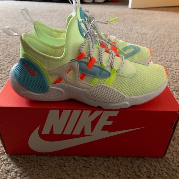 SOLD Nike sneakers - Picture 2 of 4